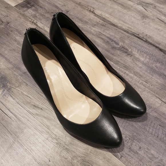 Tahari leather black shoes - Picture 6 of 6